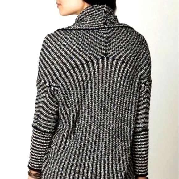 Free People Amoudi Navy & White Stripe Asymmetrical Cardigan M - Picture 2 of 3
